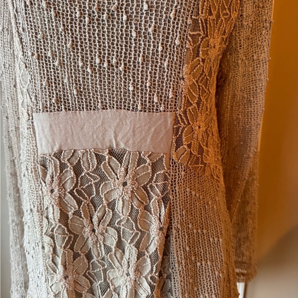 Indigo Soul Elegant Lace Long Sleeve Tunic - Picture 3 of 10